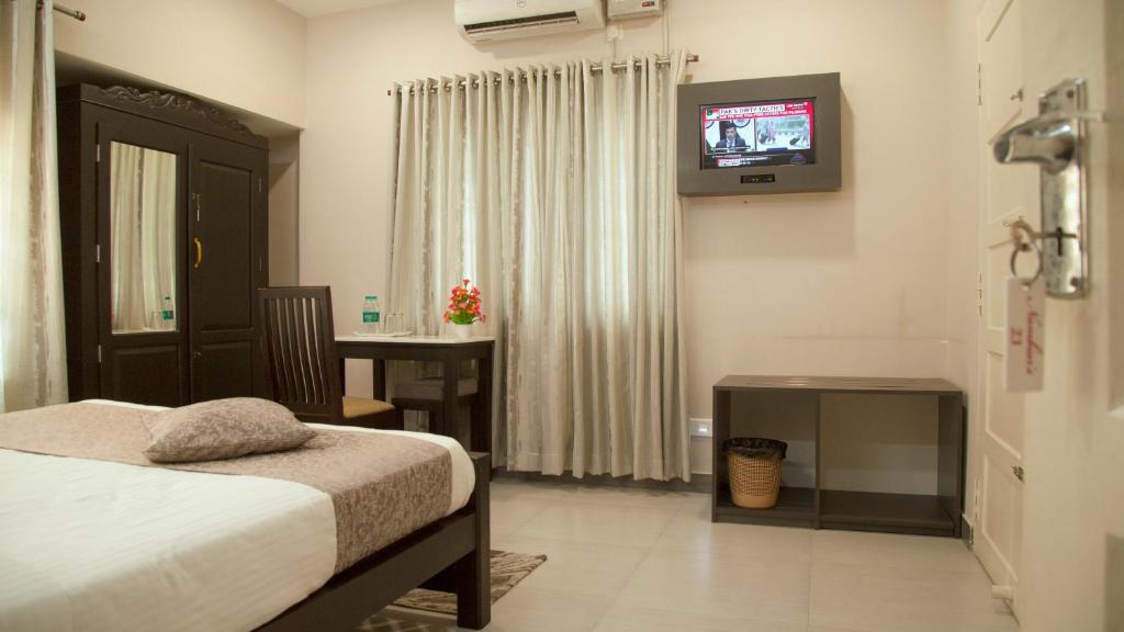 TV a/nebo společenská místnost v ubytování Nambiars Premium Heritage Hotel
