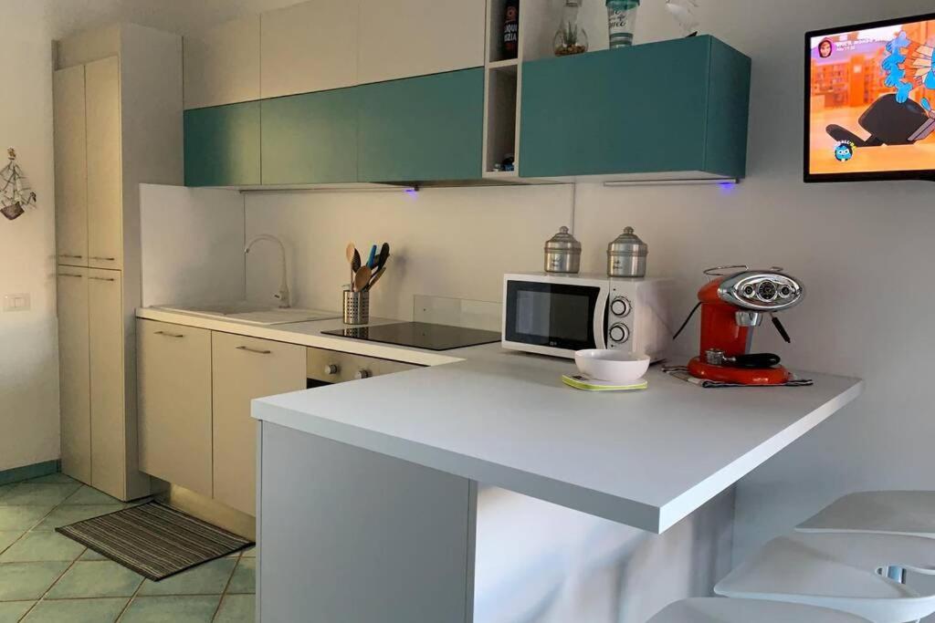 Кухня или мини-кухня в Pelosa - Capo Falcone Excellent Apartment
