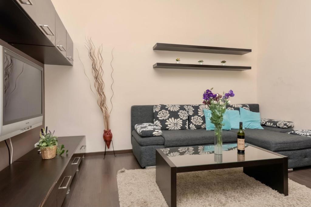 Corvina Apartment Budapest with FREE Private Parking - Housity