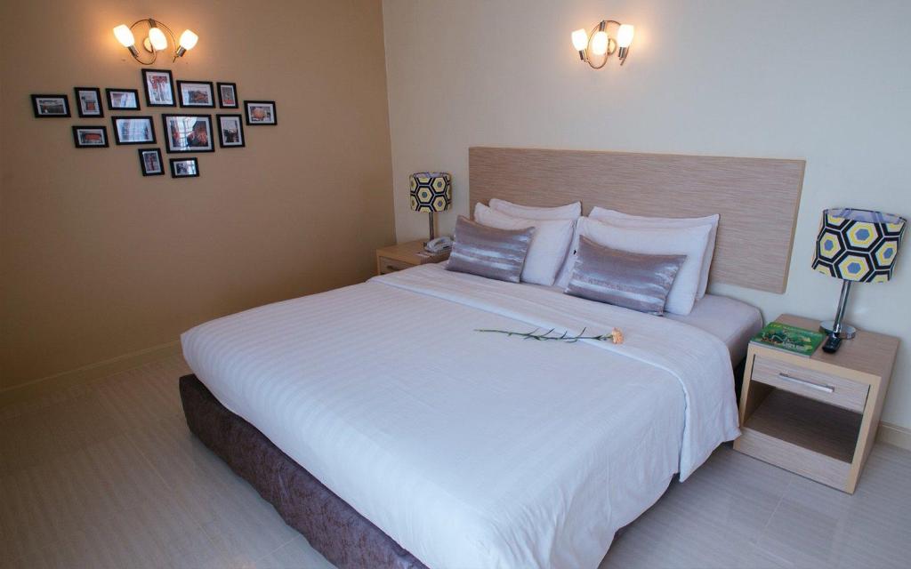 
Premier City View with Bathtub
