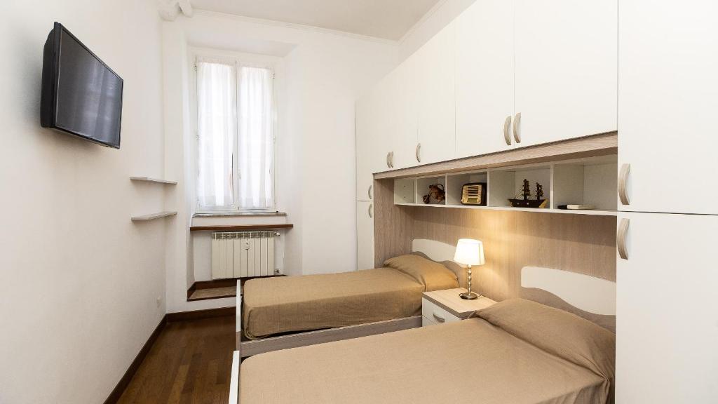 A bed or beds in a room at Cartari Rental in Rome Apartment