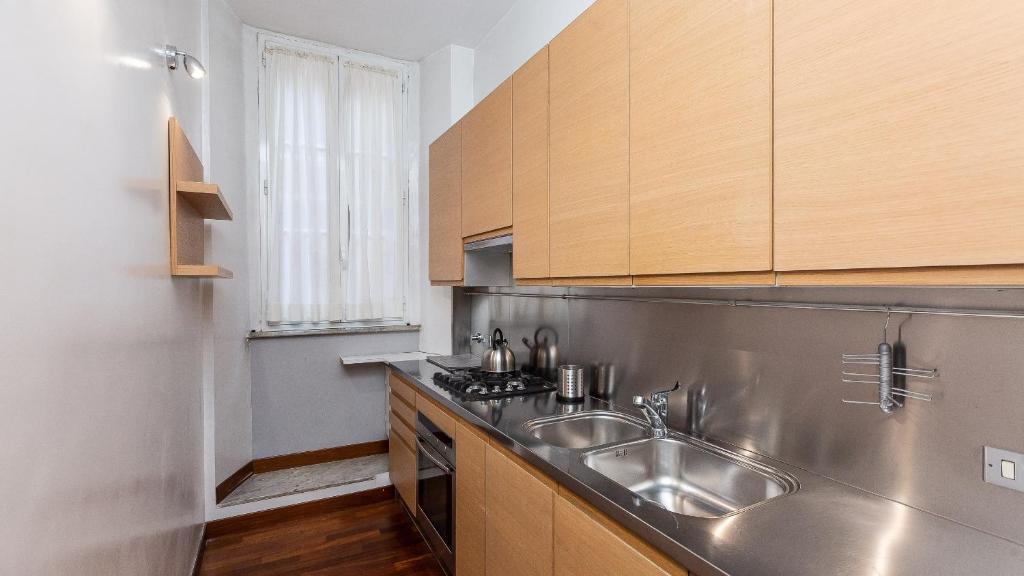 A kitchen or kitchenette at Cartari Rental in Rome Apartment