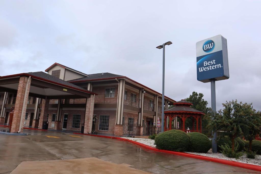 a best western sign in front of a hotel at Best Western Lake Conroe in Montgomery