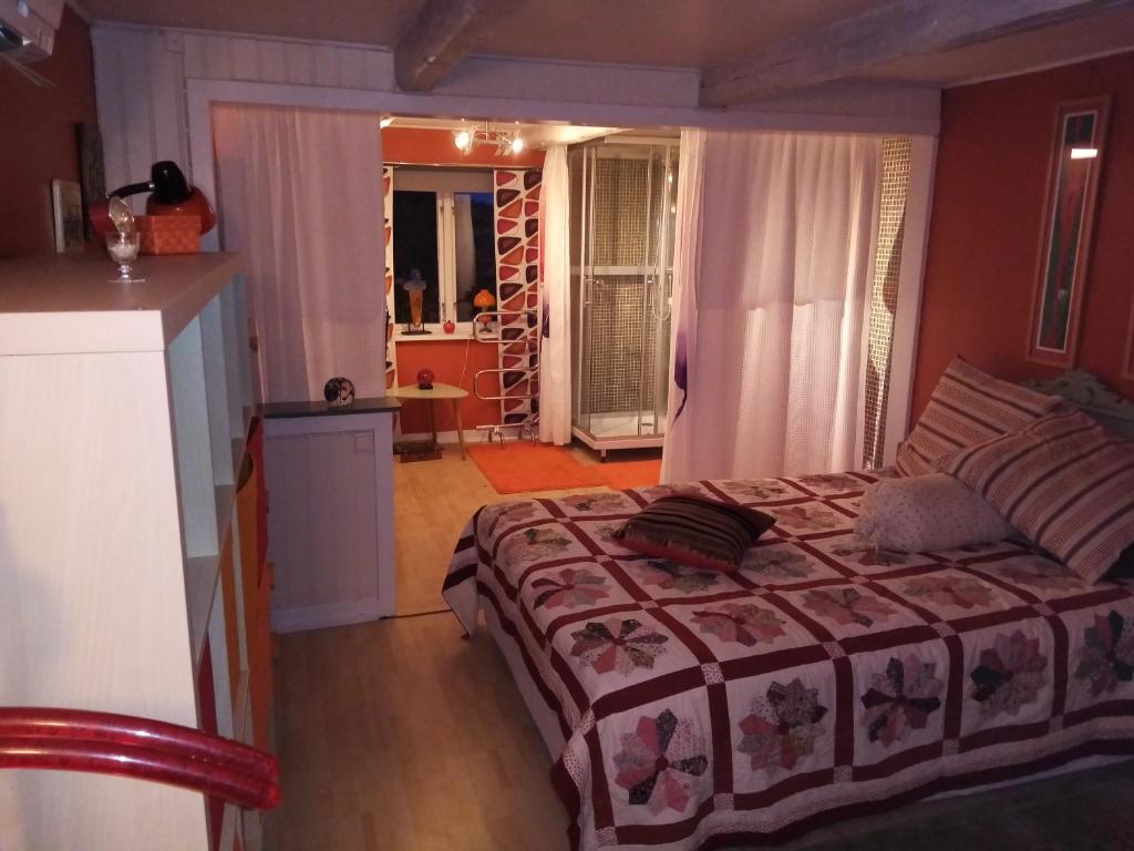 Postel nebo postele na pokoji v ubytování Lilla Röda Halmstadby 3524, Kågeröd