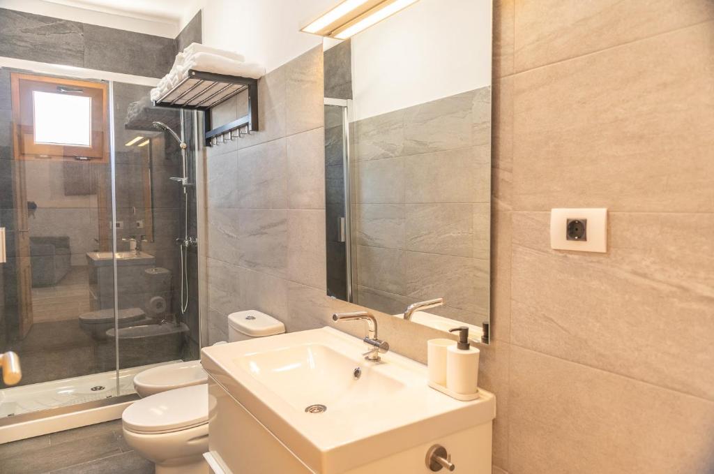 A bathroom at El blanquizal A
