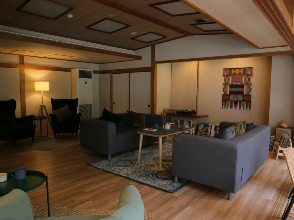 Posezení v ubytování Hot Spring Inn Hakone Suisen