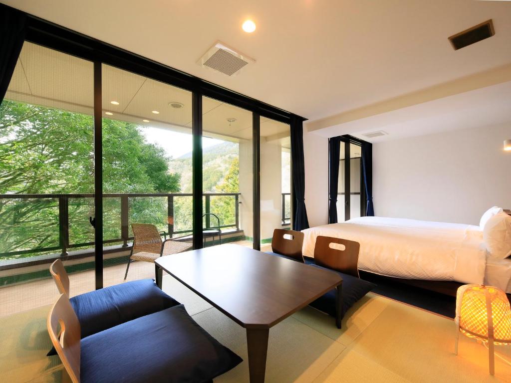 Postel nebo postele na pokoji v ubytování Hot Spring Inn Hakone Suisen