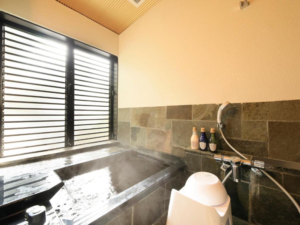 Koupelna v ubytování Hot Spring Inn Hakone Suisen