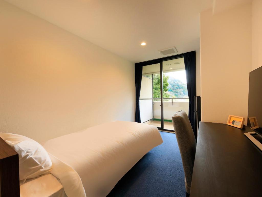 Postel nebo postele na pokoji v ubytování Hot Spring Inn Hakone Suisen