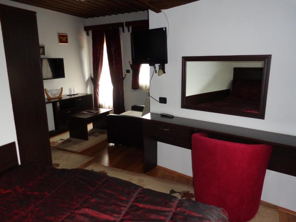 Hotel Manastir Berovo - Habitación Doble Superior Con Balcón