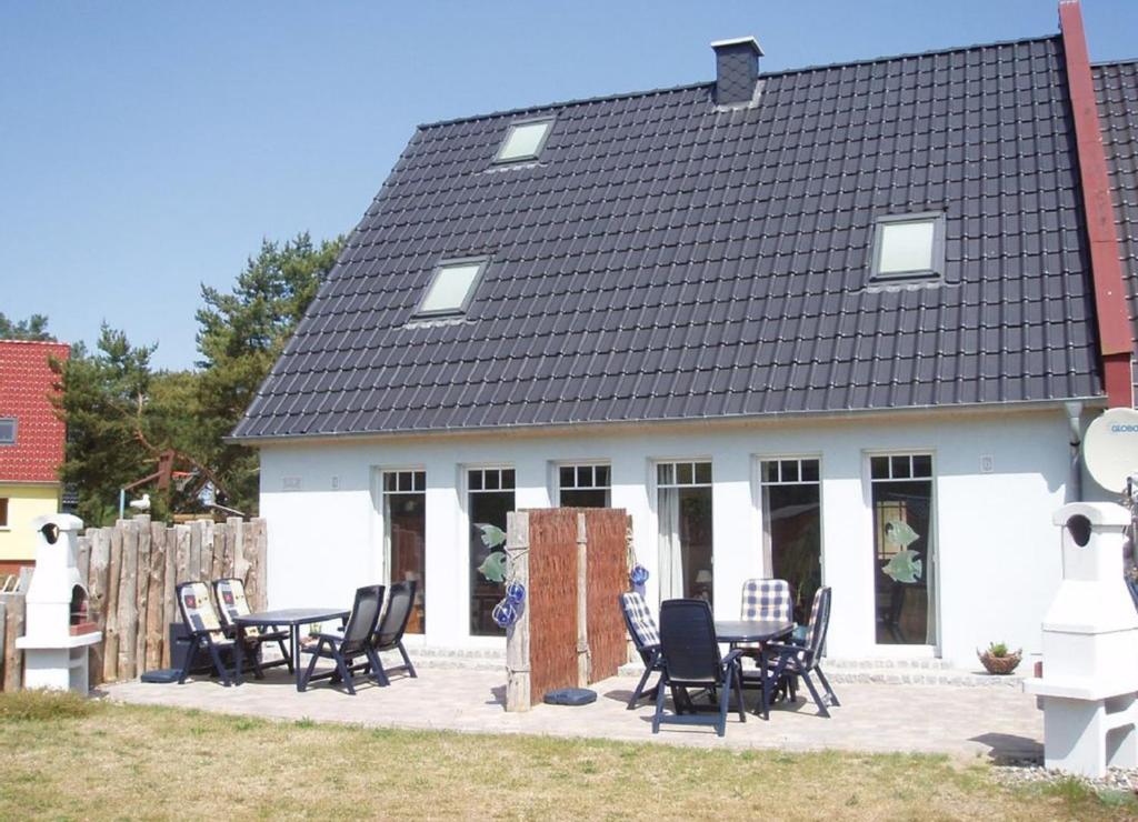 a group of chairs and tables in front of a house at "Ostseefische" in Gutglück