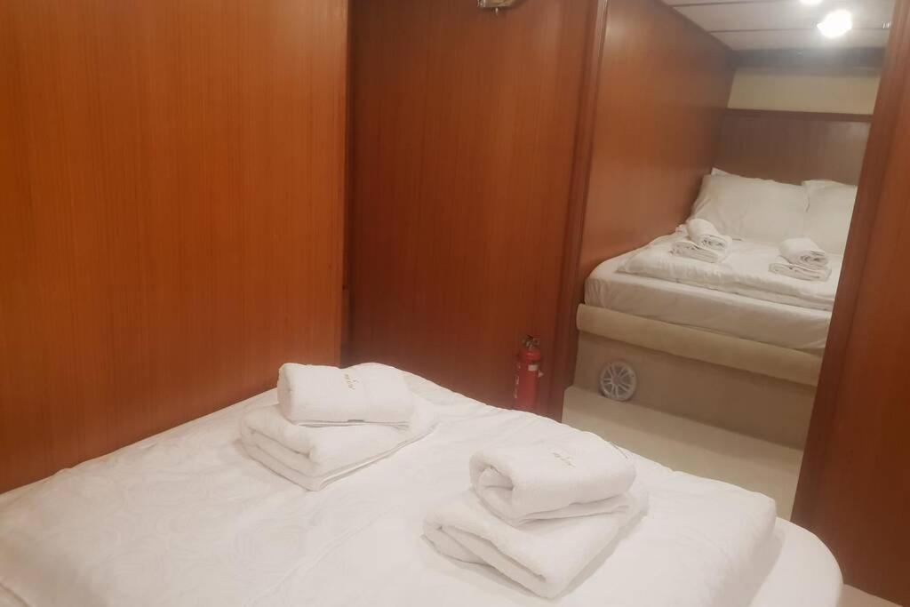 Postel nebo postele na pokoji v ubytování Motor Boat Paloma Rea