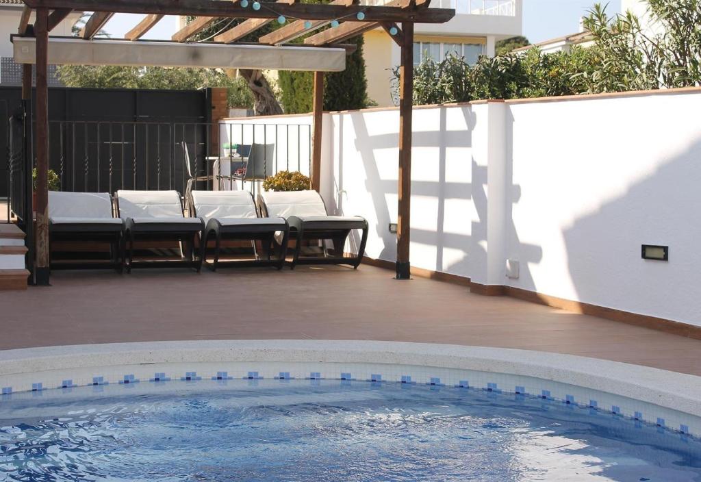 Villa Casa con piscina privada y vistas, LAmpolla, Spain ...