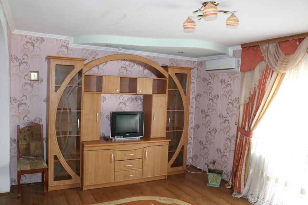TV a/nebo společenská místnost v ubytování Готель ***ФЕЄРІЯ