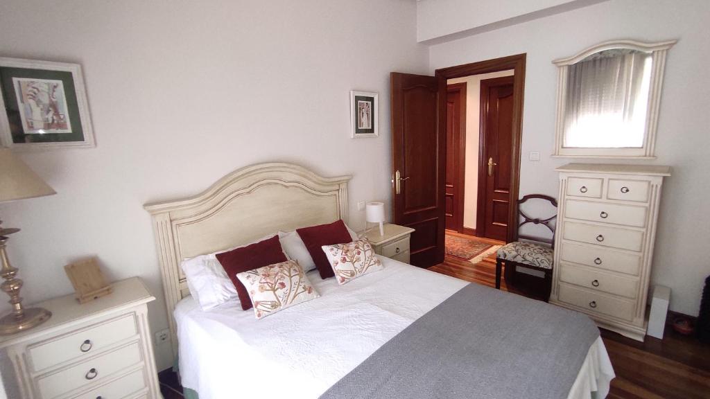 Легло или легла в стая в Habitación con balcón en el centro de Algorta