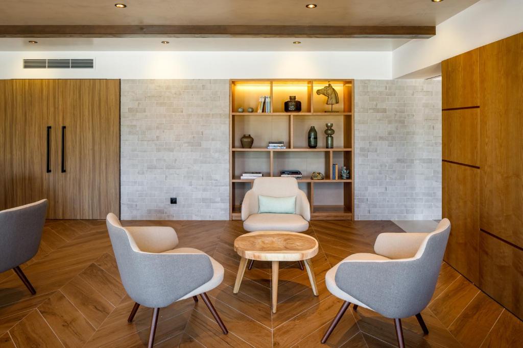 Een zitgedeelte bij AP Cabanas Beach & Nature - Adults Friendly