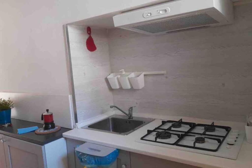 Kuchnia lub aneks kuchenny w obiekcie Da Esterina appartamento sulla riviera del Brenta
