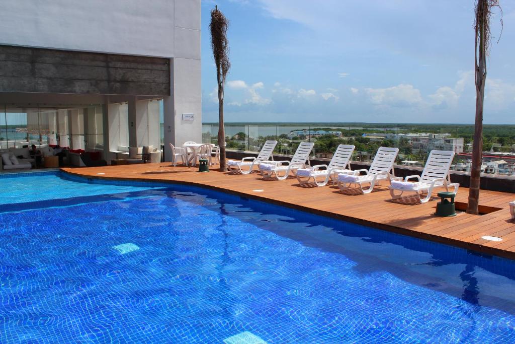 Bazén v ubytování Fiesta Inn Chetumal nebo v jeho okolí