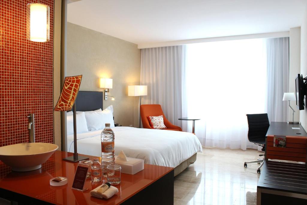 Postel nebo postele na pokoji v ubytování Fiesta Inn Chetumal
