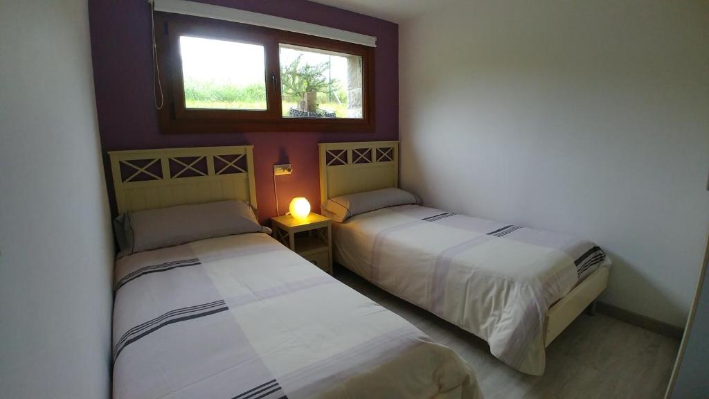 A bed or beds in a room at La Calma de Llanes