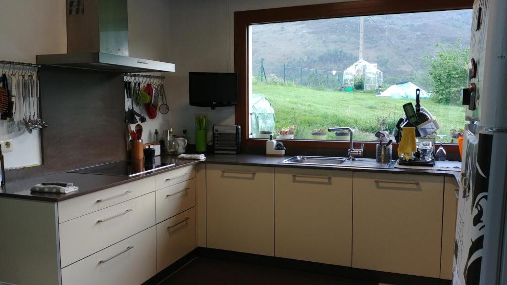 A kitchen or kitchenette at La Calma de Llanes