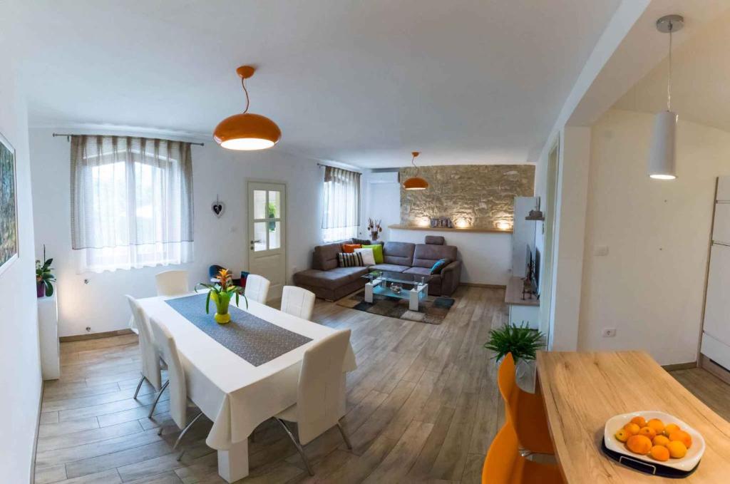 Posezení v ubytování Holiday home in Galizana - Istrien 41739