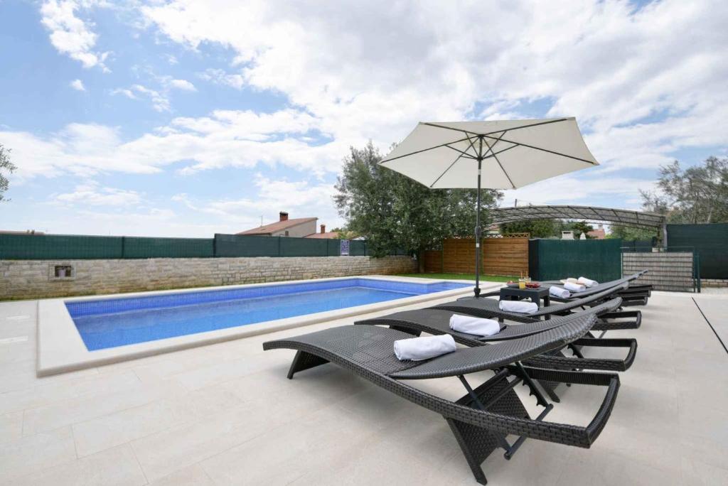 Bazén v ubytování Holiday home in Galizana - Istrien 41739 nebo v jeho okolí
