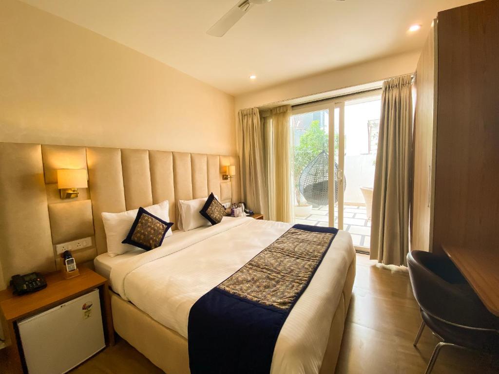 Postel nebo postele na pokoji v ubytování Sky Suites