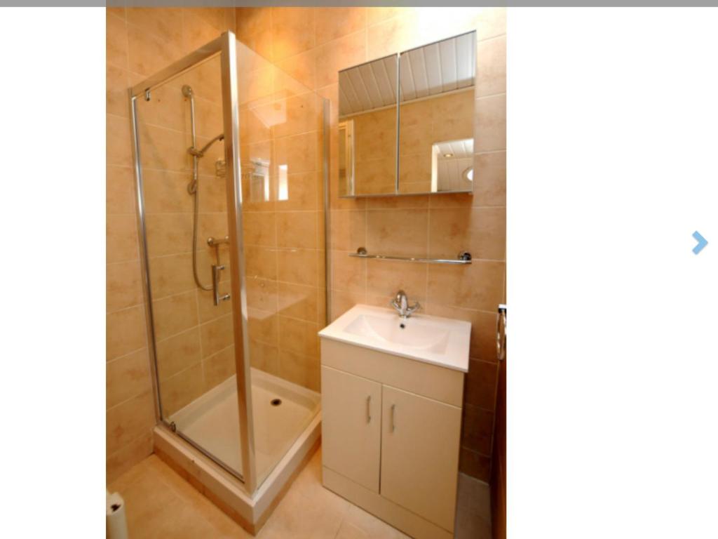Cheerful One bedroom cottage with parking space. - One-Bedroom House