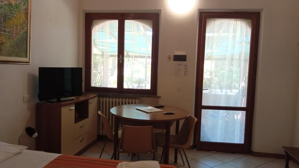 TV a/nebo společenská místnost v ubytování Gavila's Residenza Turistico Alberghiera