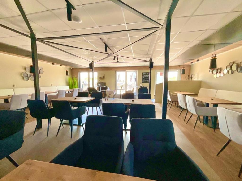 A seating area at Primma Hotel