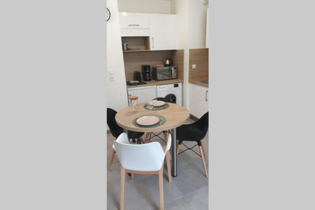 Nhà bếp/bếp nhỏ tại Bel appartement dans residence de standing neuve