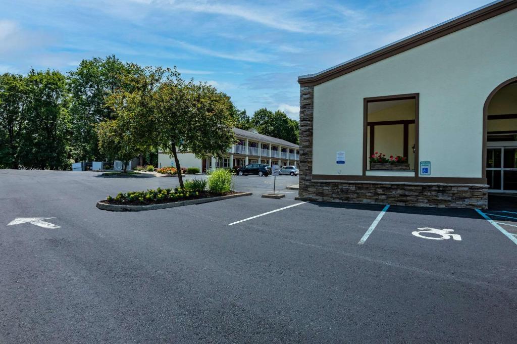 Fotografie z fotogalerie ubytování Rodeway Inn Poughkeepsie v destinaci Poughkeepsie