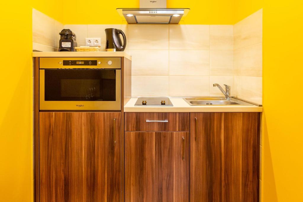 Kuchnia lub aneks kuchenny w obiekcie Hostel Mayer Superior Veszprém