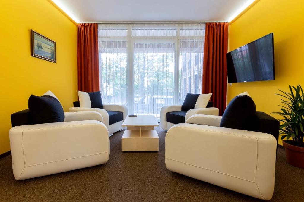 Telewizja i/lub zestaw kina domowego w obiekcie Hostel Mayer Superior Veszprém
