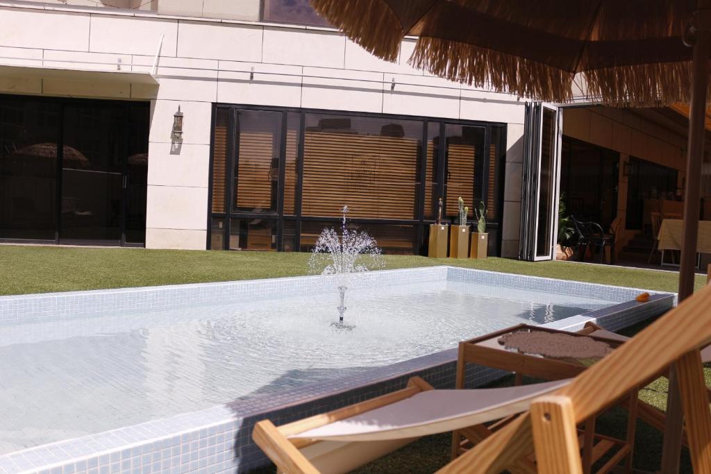 Bazén v ubytování Londoner Hotel Gwangan nebo v jeho okolí