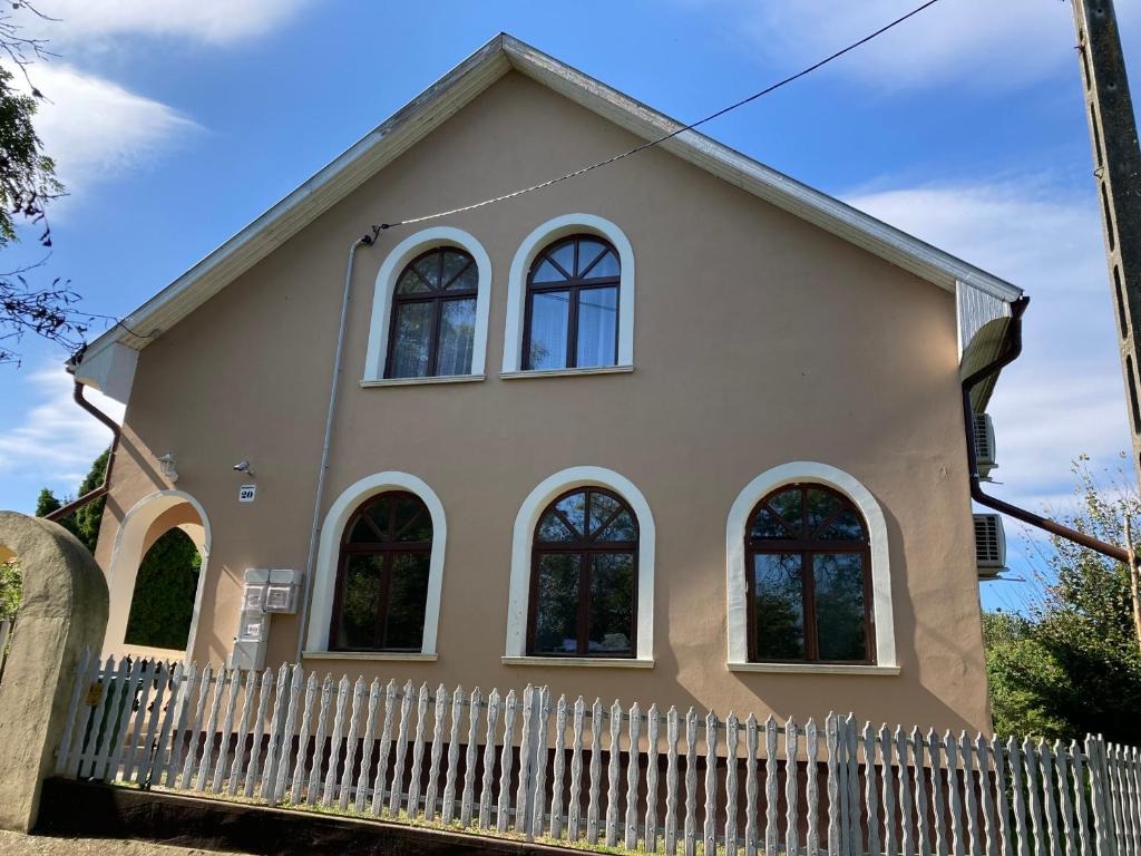 Tisza-Holtág Apartman Tiszadada 4455 Tiszadada, Romtemplom út kép - 1