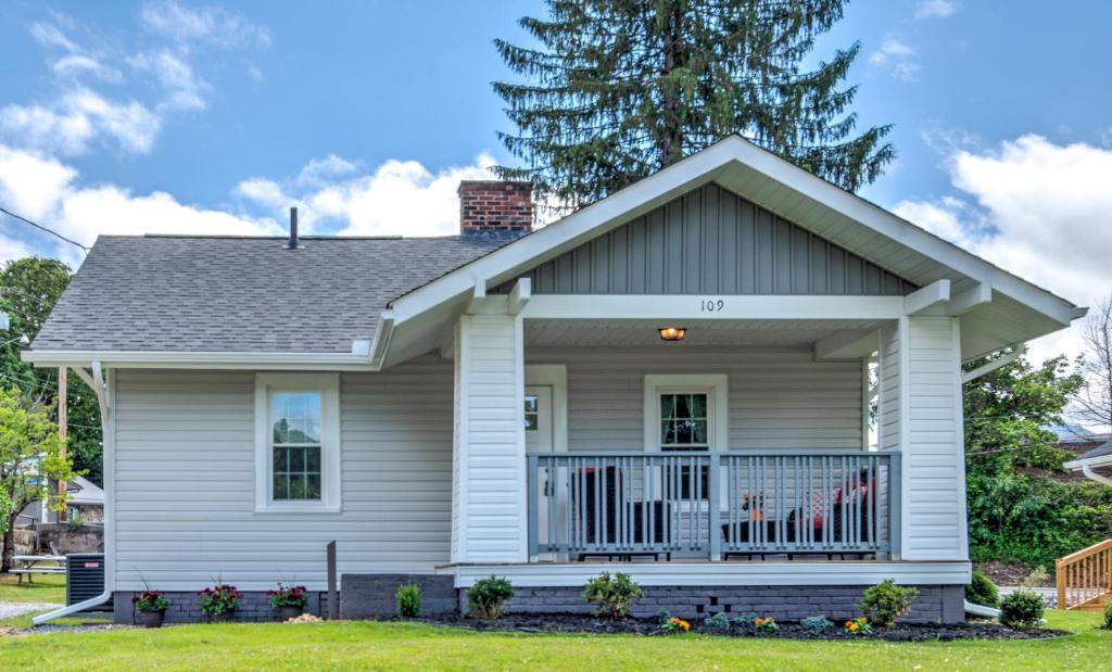 109 West Marshall Street, Waynesville, NC