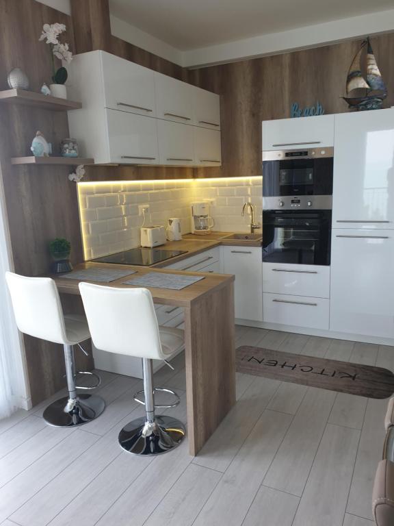 Kuchnia lub aneks kuchenny w obiekcie Best Panoráma Apartman