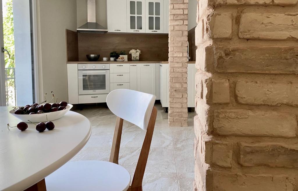 Kuchyň nebo kuchyňský kout v ubytování Old Town City Center Apartment