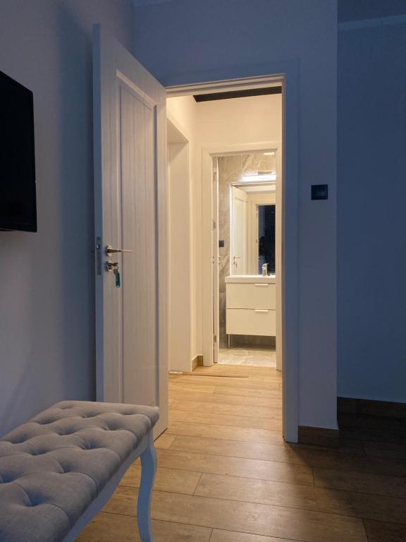 TV a/nebo společenská místnost v ubytování Old Town City Center Apartment