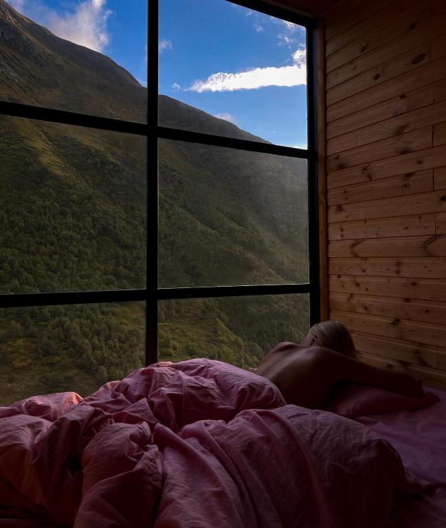 Nespecifikovaný výhled na hory nebo výhled na hory při pohledu z hotelu