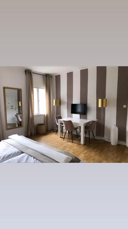 Ela Apartments Berlin - Quarto Triplo Com Banheiro Compartilhado