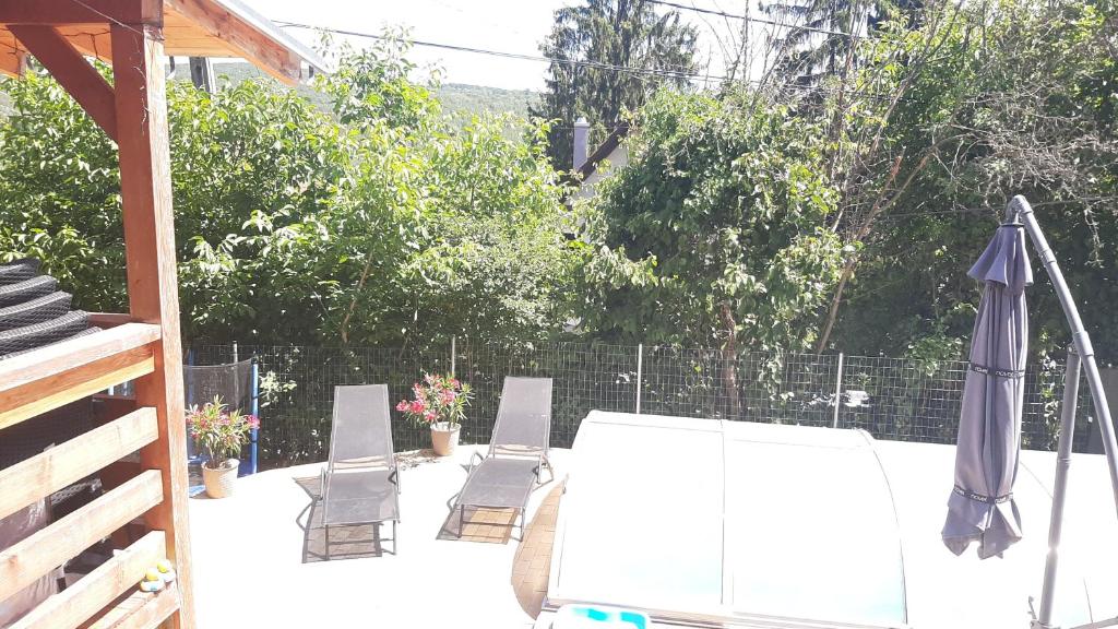 Rõdu või terrass majutusasutuses Onix- Kis-tó Apartman ORFŰ