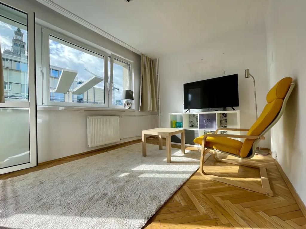 Televízia a/alebo spoločenská miestnosť v ubytovaní Super Apartament SAWA 2 Metro WiFi 500 mbs TV'50 Netflix HBO AppleTV+