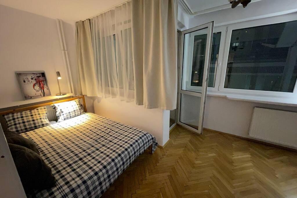 Posteľ alebo postele v izbe v ubytovaní Super Apartament SAWA 2 Metro WiFi 500 mbs TV'50 Netflix HBO AppleTV+