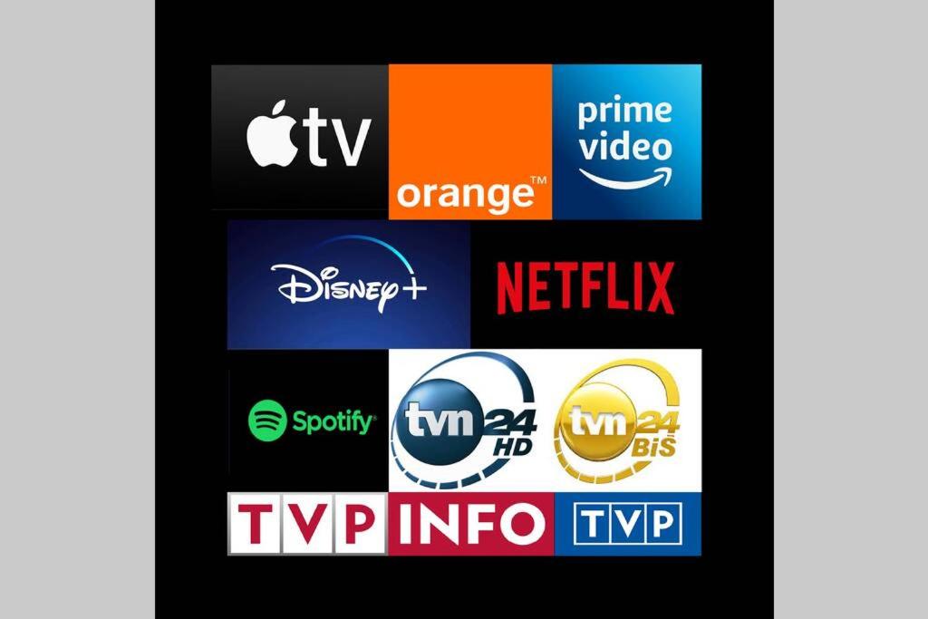 Televízia a/alebo spoločenská miestnosť v ubytovaní Super Apartament SAWA 2 Metro WiFi 500 mbs TV'50 Netflix HBO AppleTV+