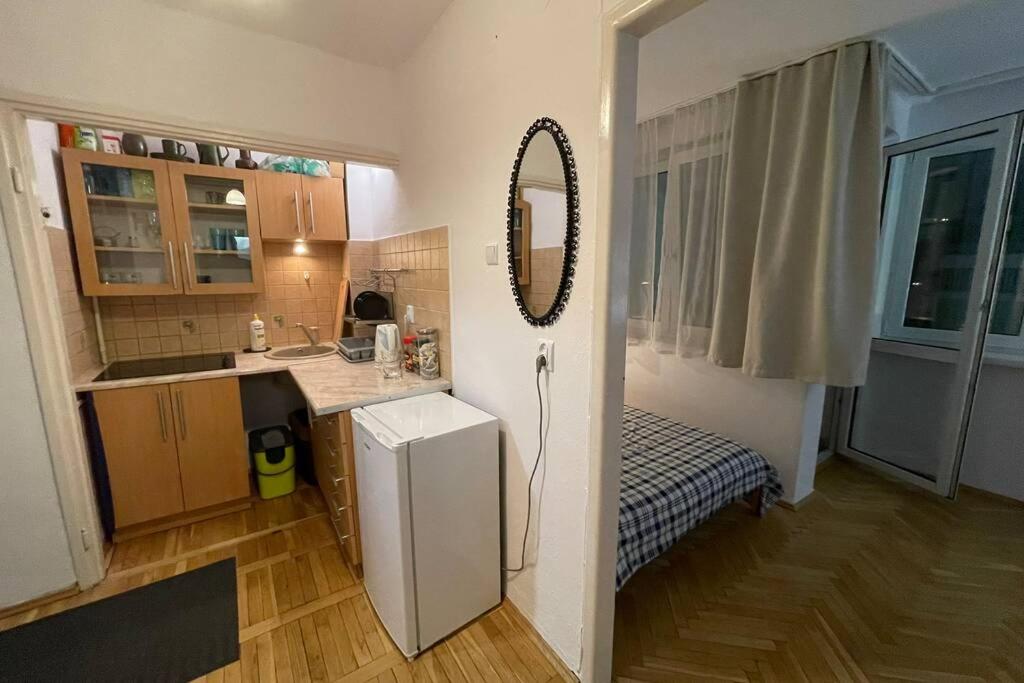 Kuchyňa alebo kuchynka v ubytovaní Super Apartament SAWA 2 Metro WiFi 500 mbs TV'50 Netflix HBO AppleTV+