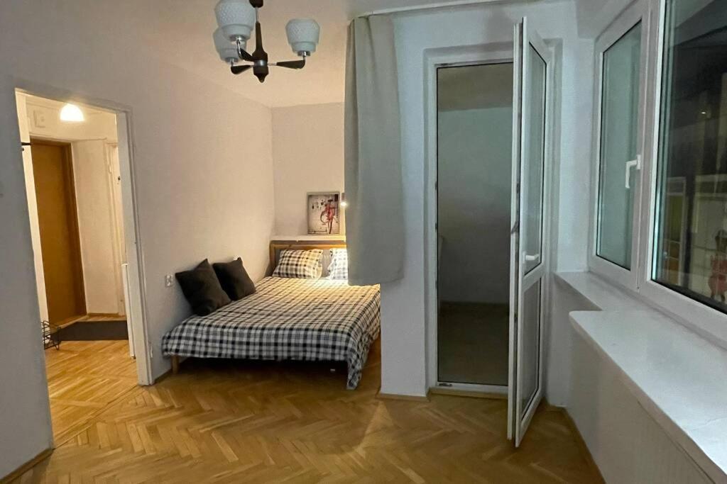 Posteľ alebo postele v izbe v ubytovaní Super Apartament SAWA 2 Metro WiFi 500 mbs TV'50 Netflix HBO AppleTV+