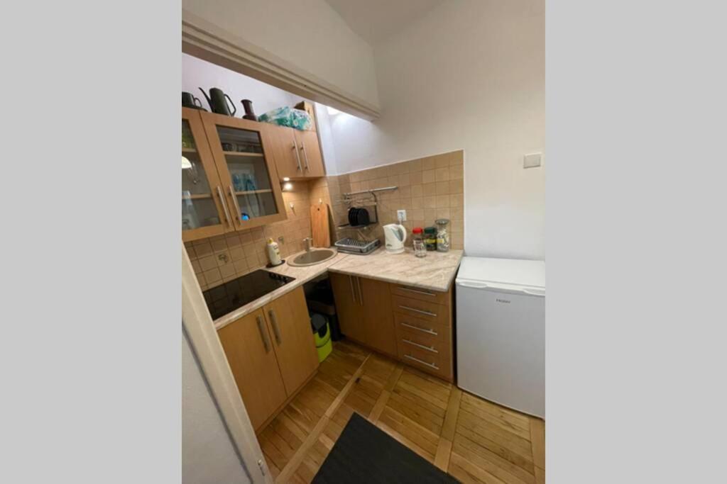 Kuchyňa alebo kuchynka v ubytovaní Super Apartament SAWA 2 Metro WiFi 500 mbs TV'50 Netflix HBO AppleTV+